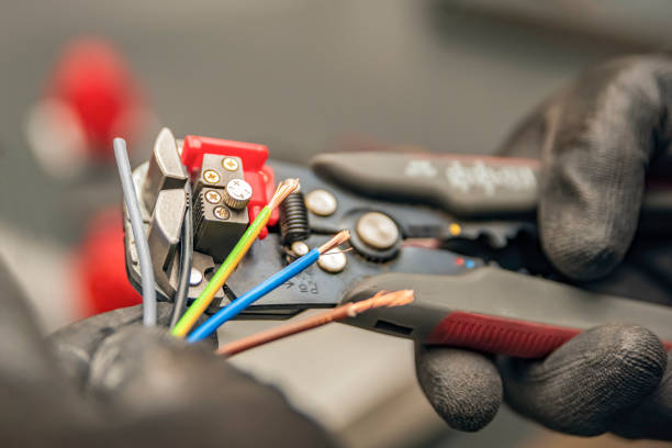 Best Local Electrician Companies  in West Hills, NY